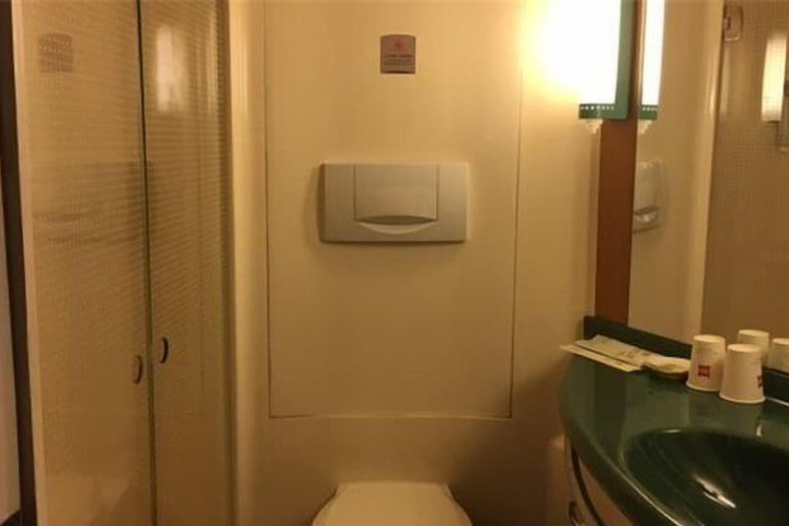 Room 18 of 38