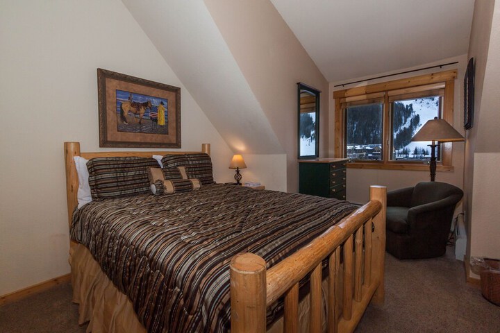 Room 21 of 103