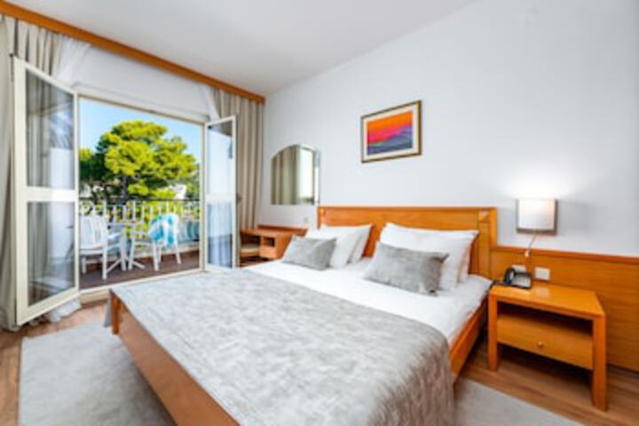 Room 4 of 64