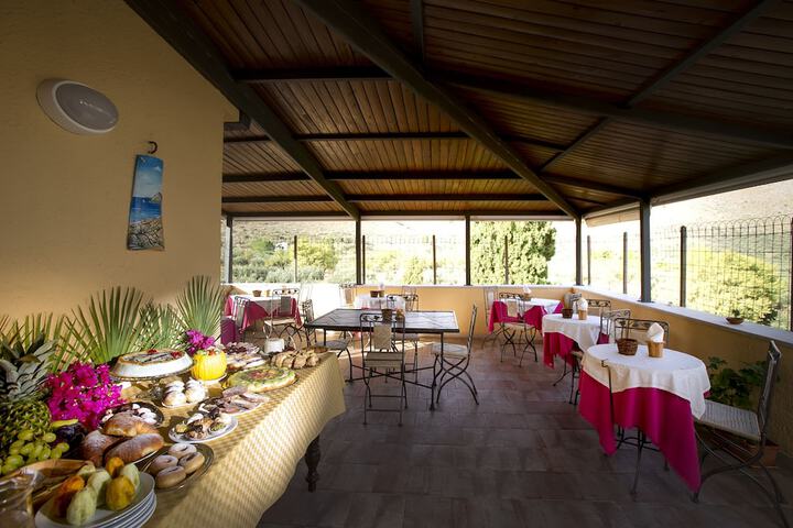 Breakfast area