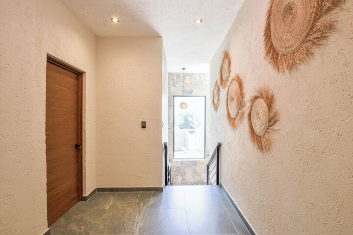 Room 80 of 148