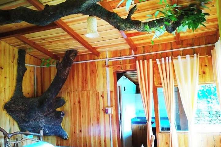 Room 2 of 6