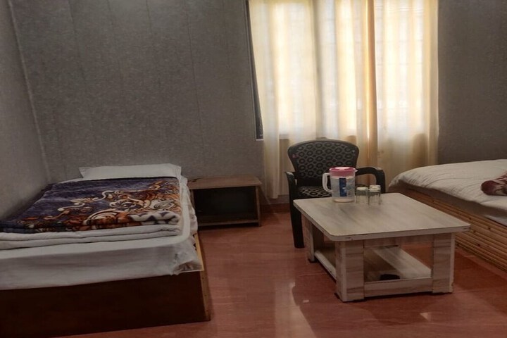 Room 7 of 16