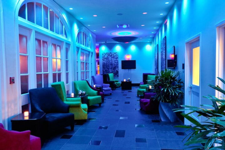 Lobby lounge