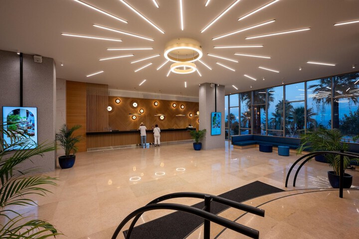 Entrance & Lobby