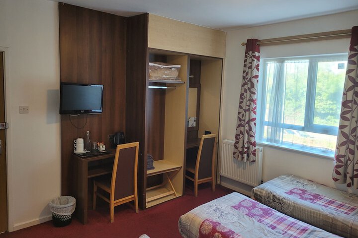 Room 25 of 104