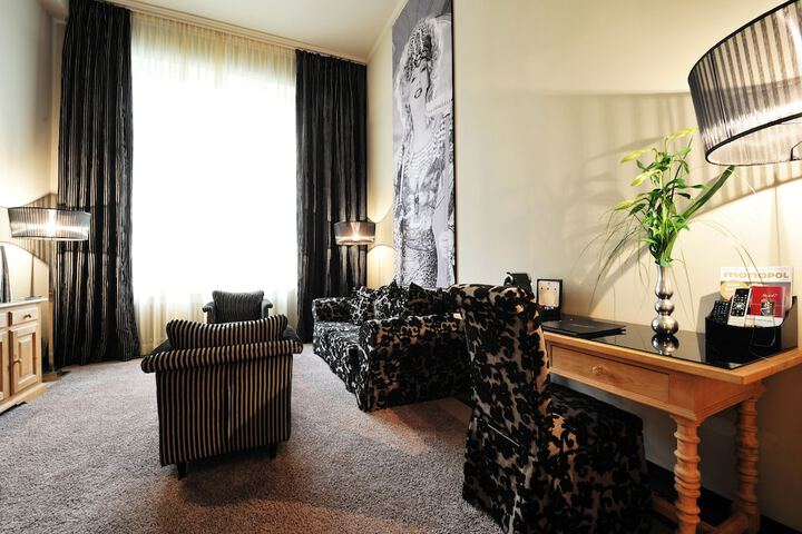 Room 32 of 80