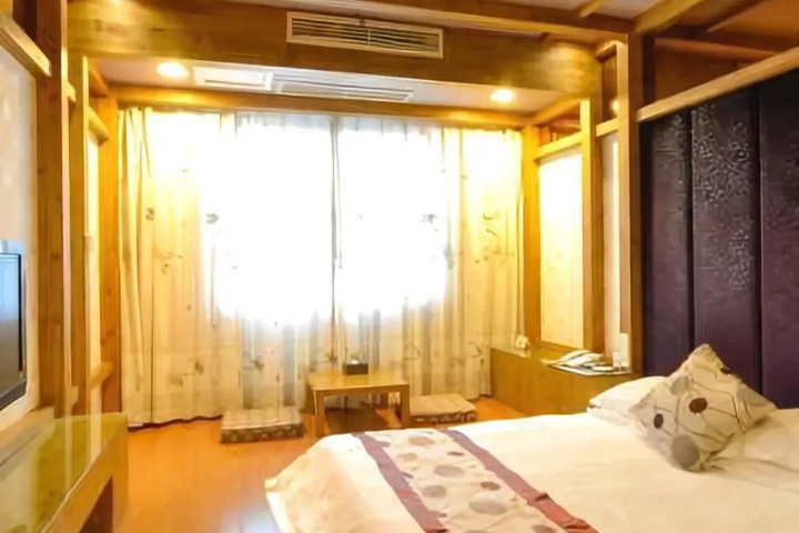 Room 4 of 20
