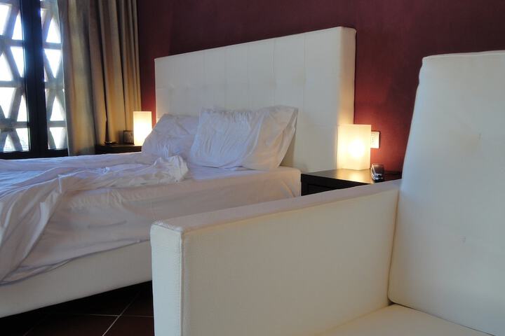 Room 6 of 63