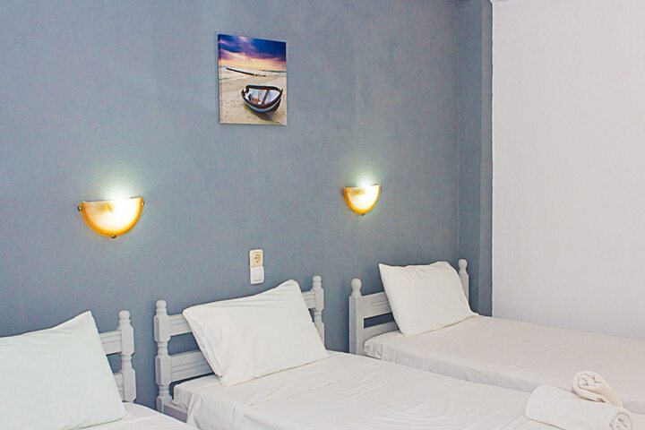 Room 4 of 8