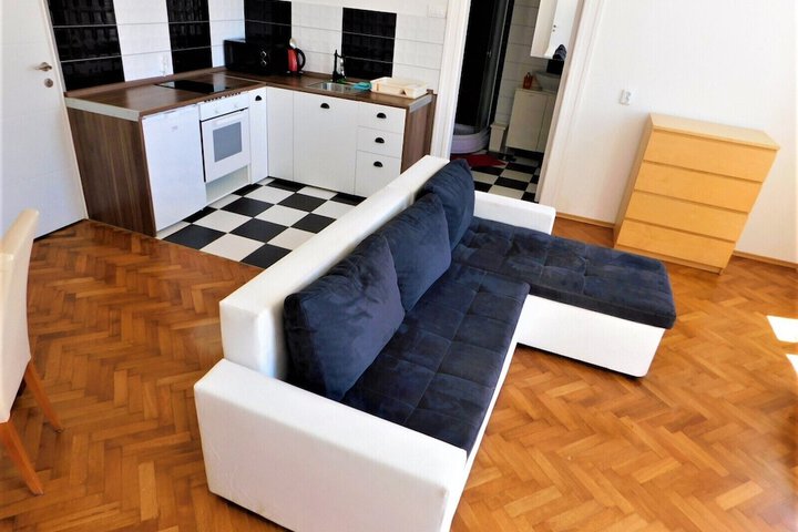 Room 30 of 47