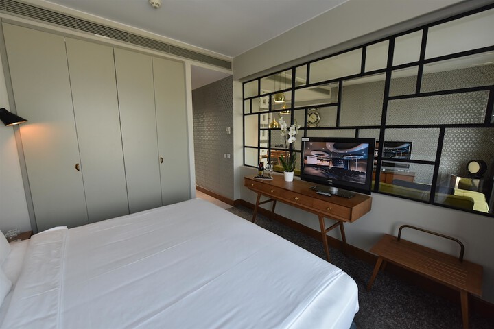 Room 13 of 61