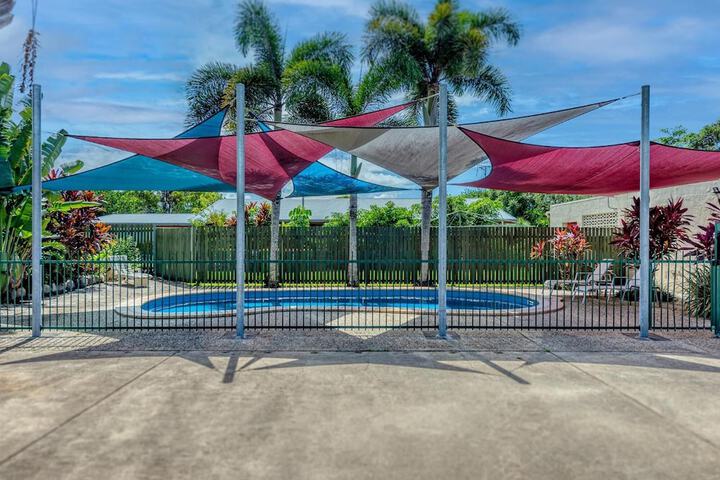 Hotel Pool