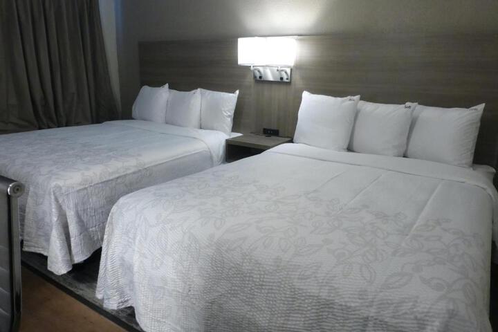 Deluxe 2 Queen Beds (2 of 6)