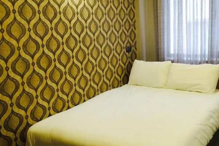 Room 11 of 38