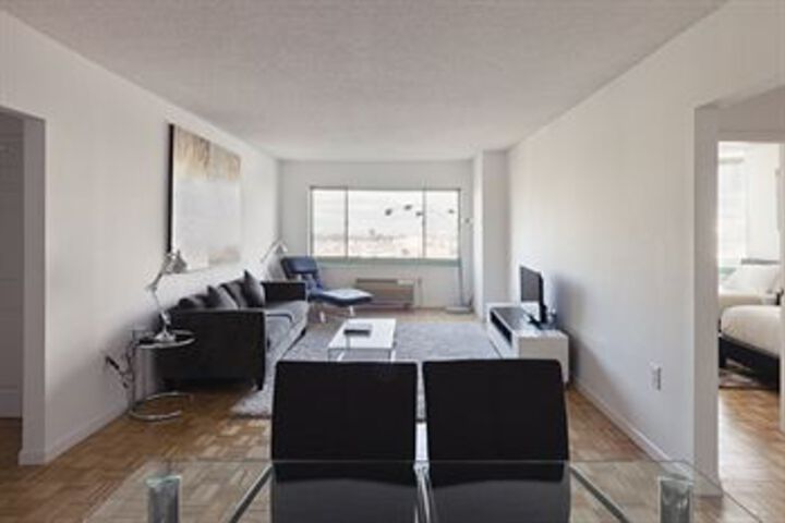Room 13 of 28