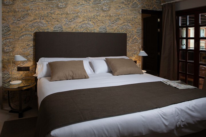 Room 4 of 85