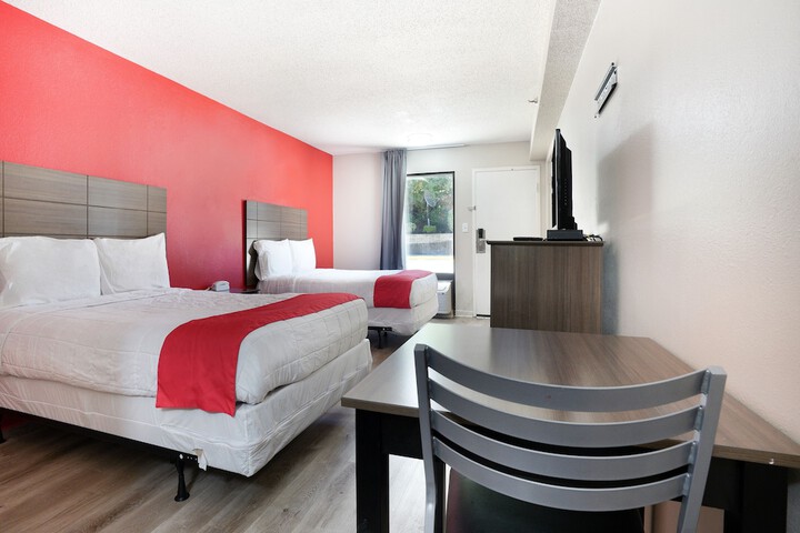 1 Queen Bed (17 of 19)