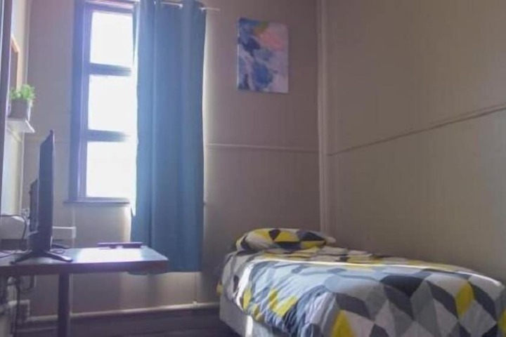 Room 4 of 17