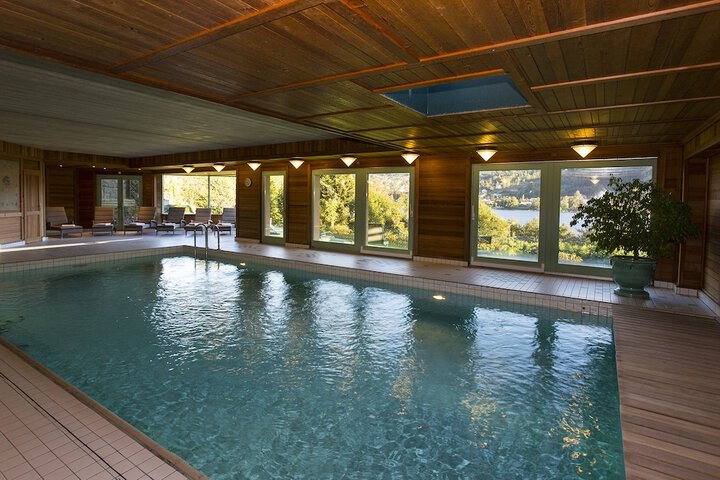 Pool 52 of 91