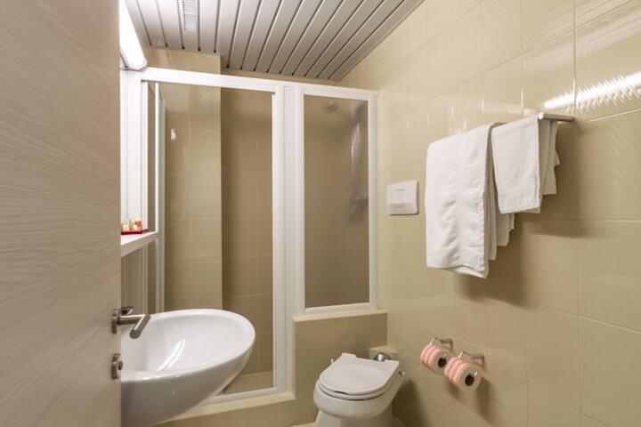 Room 33 of 41
