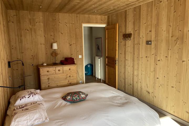 Room 10 of 68