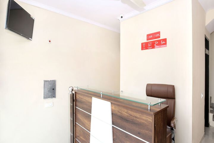 OYO 16875 HOTEL SKYZ