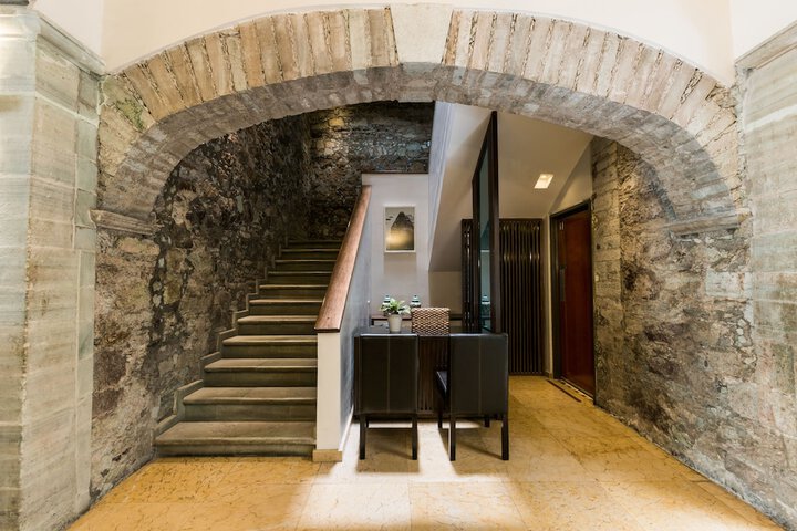 Concierge desk