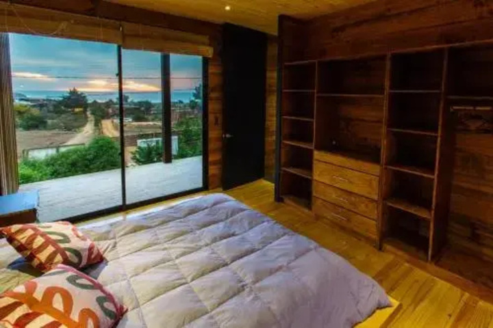 Room 4 of 12