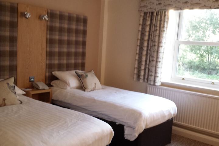 Room 6 of 83