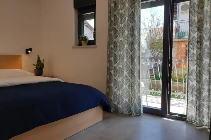 Room 6 of 19