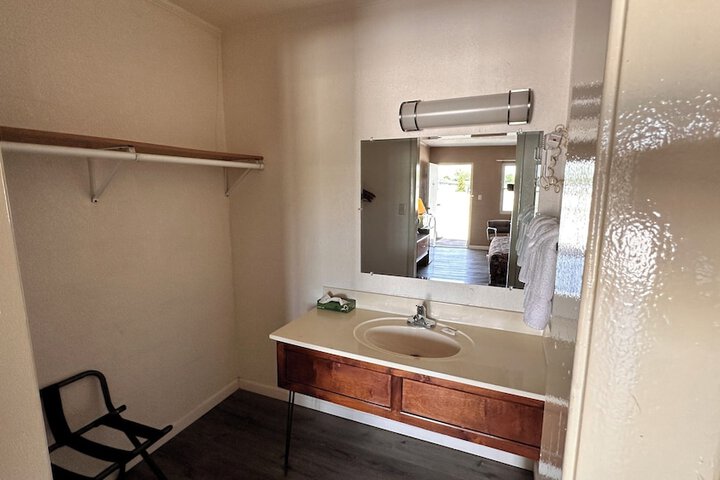 Room 9 of 21