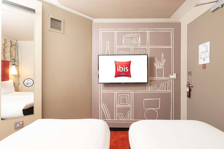 Room 8 of 91
