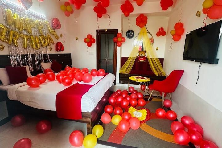 Room 2 of 10