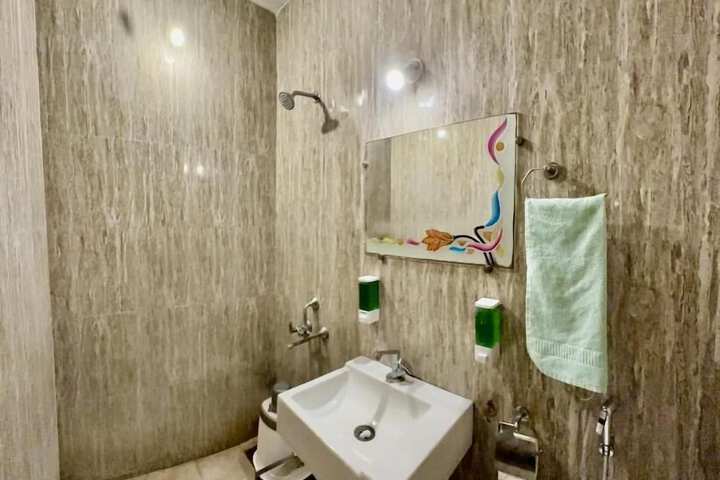 Room 21 of 28