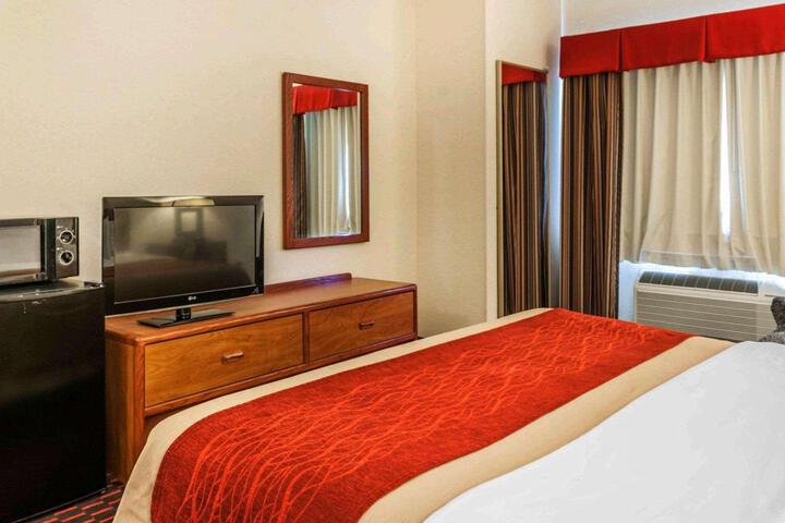Standard | King Bed (5 of 10)