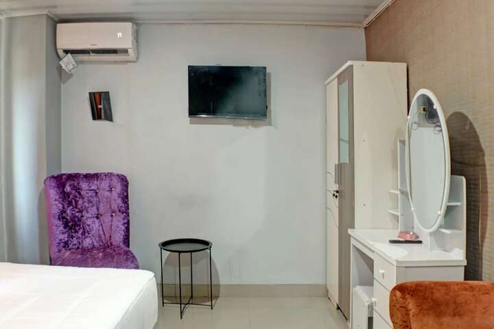 Room 11 of 25