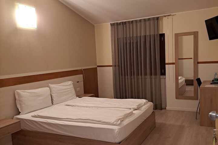 Room 30 of 73