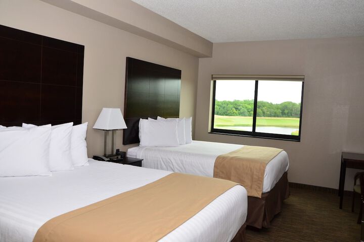 2 Queen Beds (10 of 10)