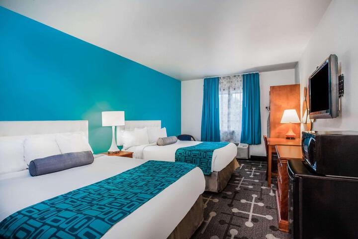 1 Queen Bed (13 of 13)