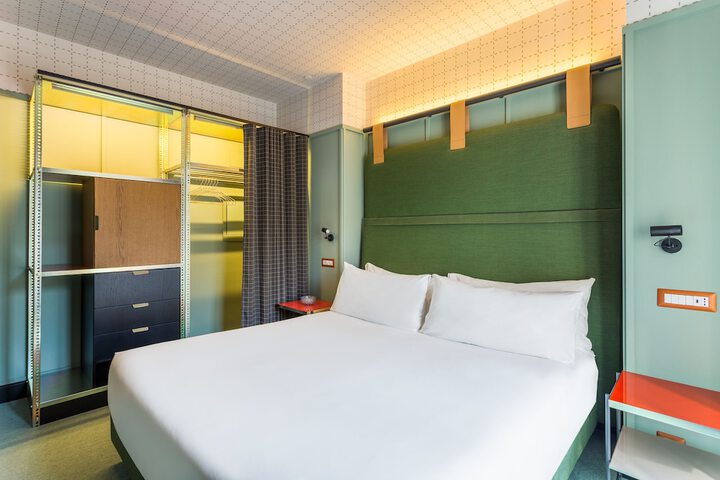 Room 28 of 100