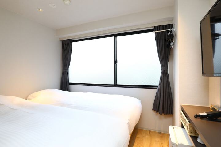 Room 4 of 51