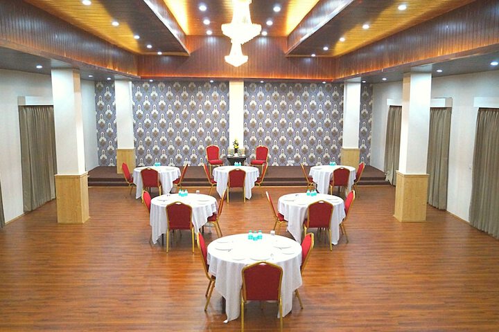 Ballroom/Hall 96 of 114