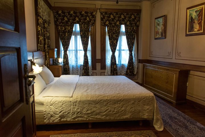 Room 28 of 79