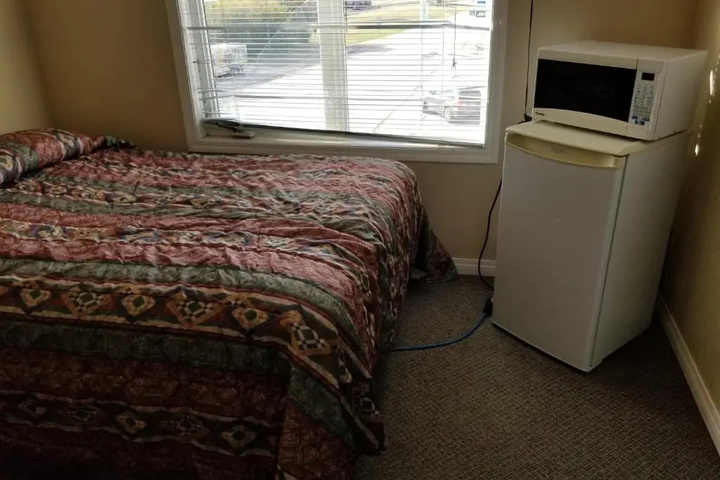 Room 5 of 9