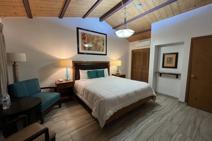 Room 10 of 38