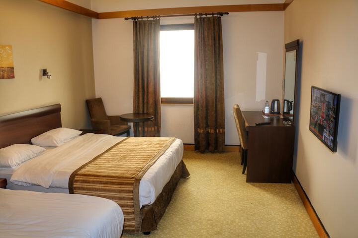 Room 10 of 108
