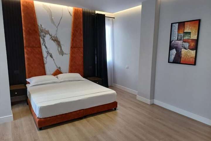 Room 9 of 132