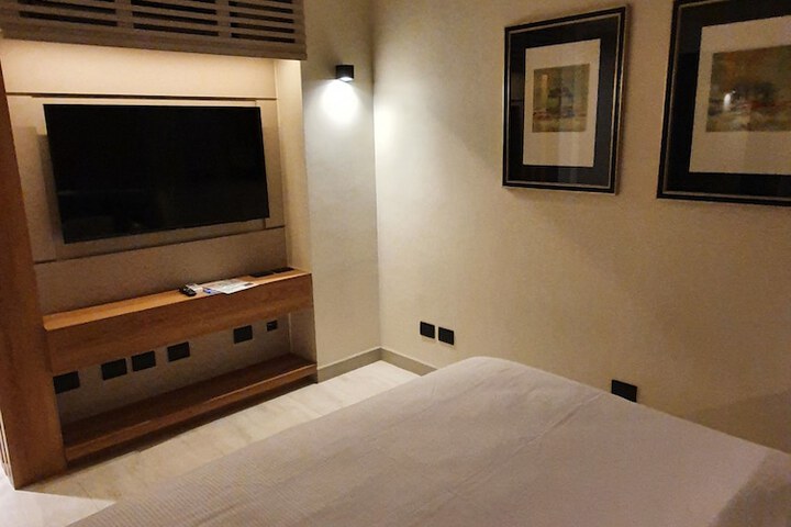 Room 5 of 64