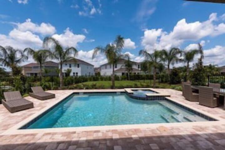 Pool 17 of 26